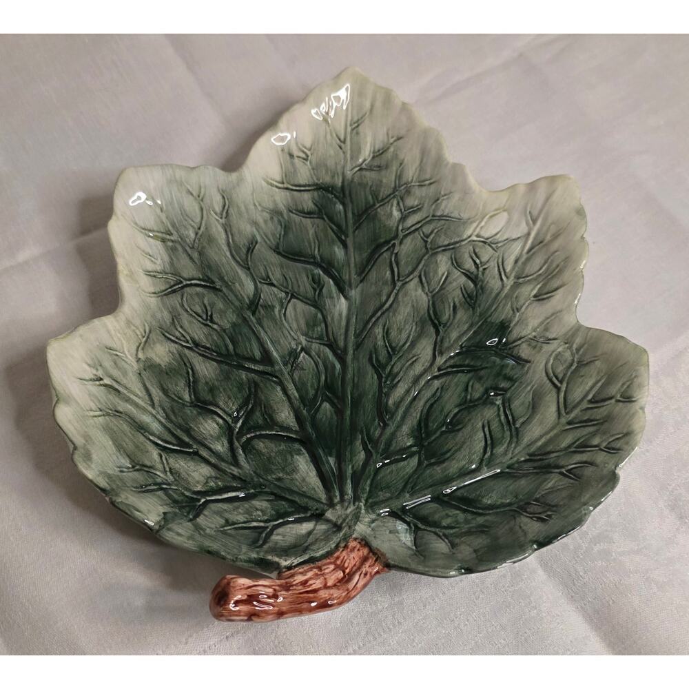 Vtg. Green Maple Leaf Ceramic Hanging Plate/Trinket & Key Tray/Collectible Plate